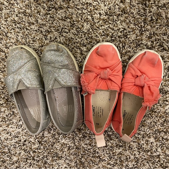 2 pairs Toddler TOMs - Picture 2 of 3